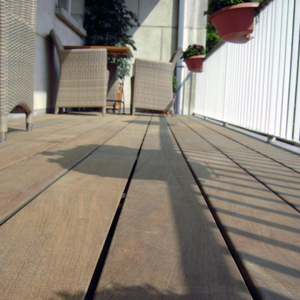 HOUTEN TERRASVLOEREN